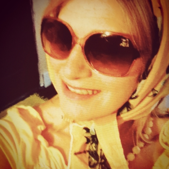 Meet your Posher, Carol - Picture 3 of 4